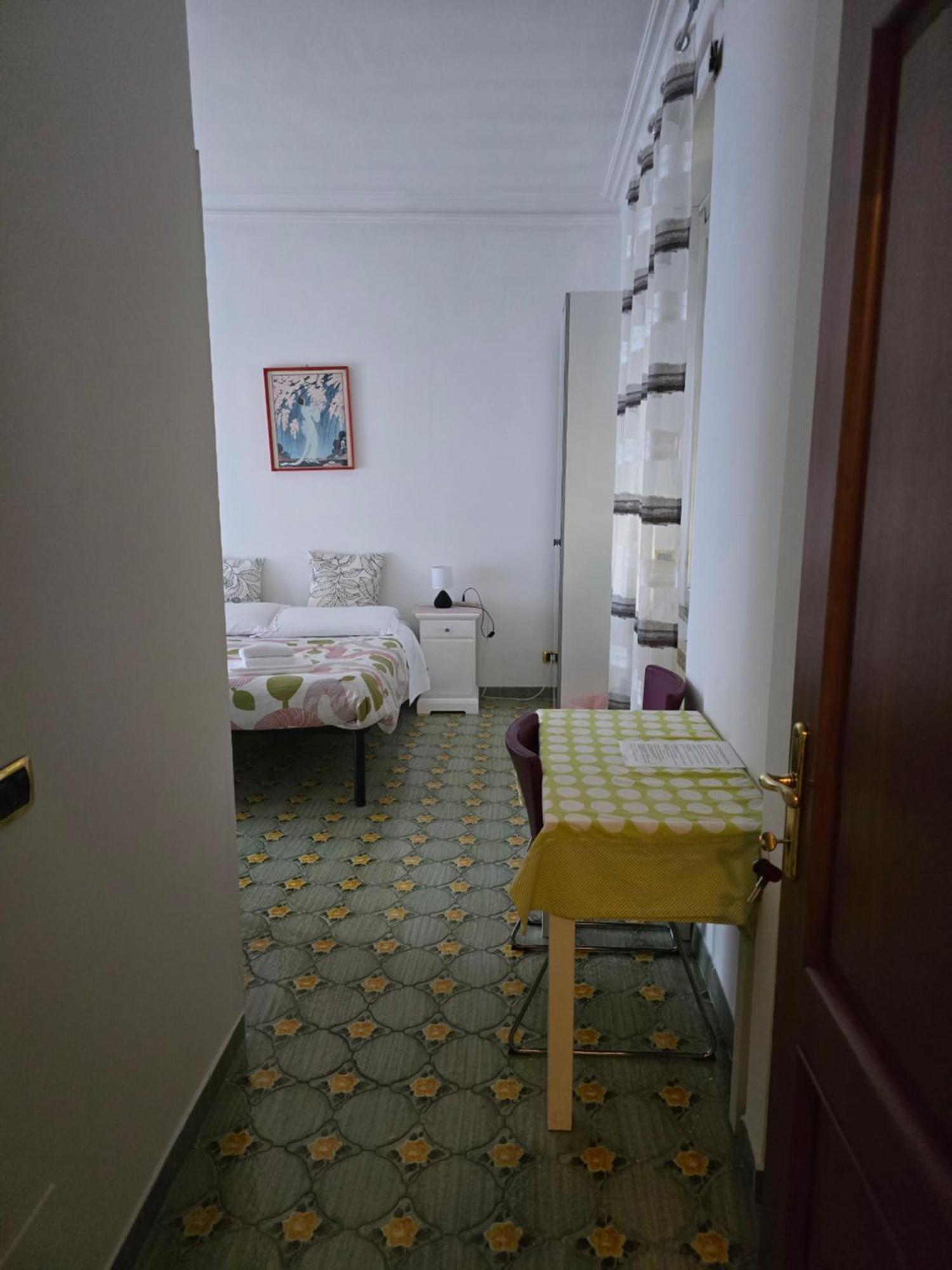 Esquilino Di Yan Rom